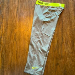 Nike pro capris
